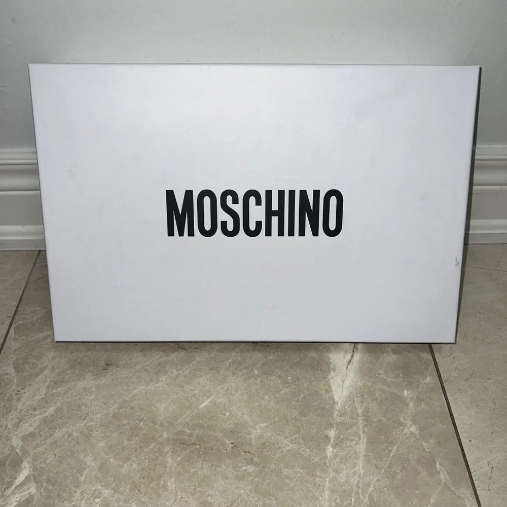 Authentic Moschino Blanket Scarf - Picture 2 of 3